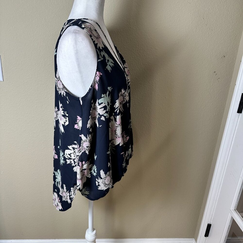 NORDSTROM Lush Sleeveless Floral Blouse Top Size Large V Neck - Picture 7 of 11